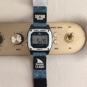 SHARK CLASSIC LEASH SHARK WEEK BLUE FIN